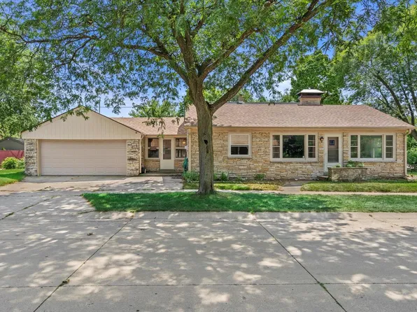 2221 West Kendall AVENUE, Milwaukee, WI 53209