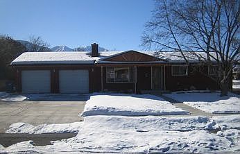 2nd image of 920 E Flonette Ave