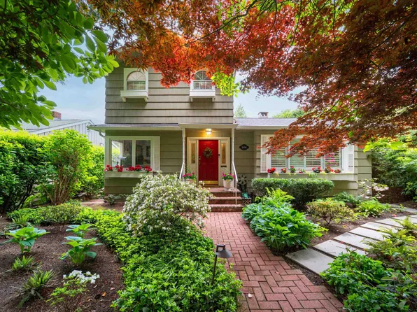 1030 Mathers Ave, West Vancouver, BC V7T 2G2