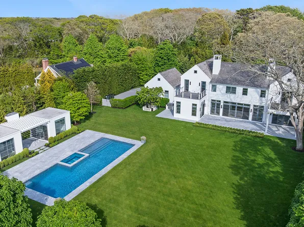 15 Wainscott Stone Rd, Wainscott, NY 11975