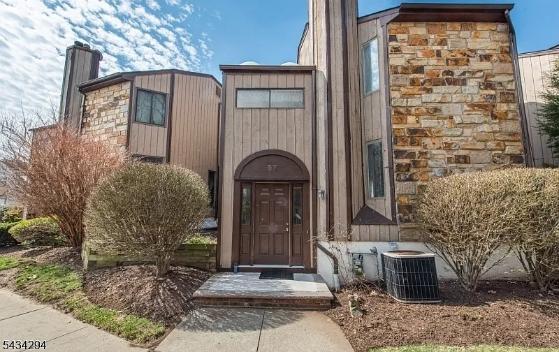 57 Edinborough Ct