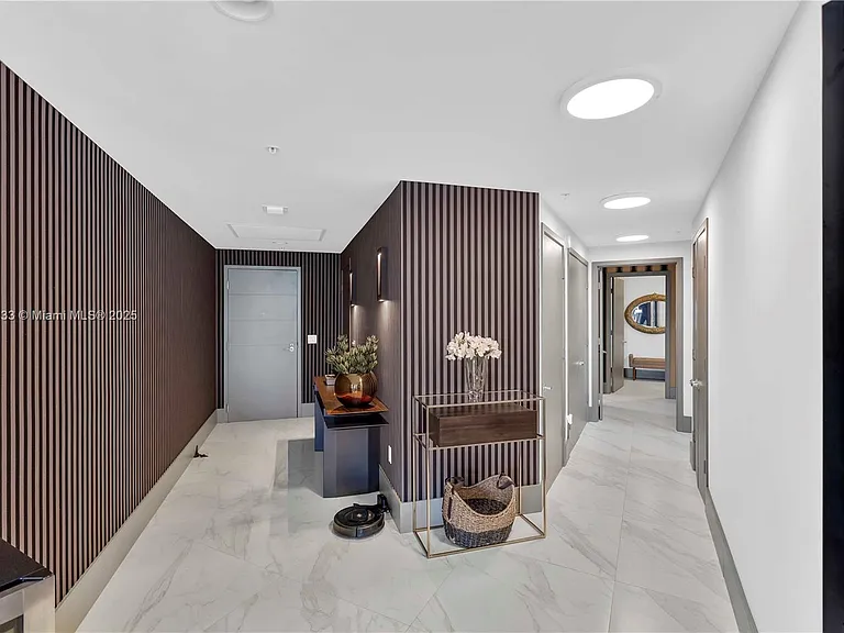 17111 Biscayne Blvd #Penthouse 1709 — Photo 43