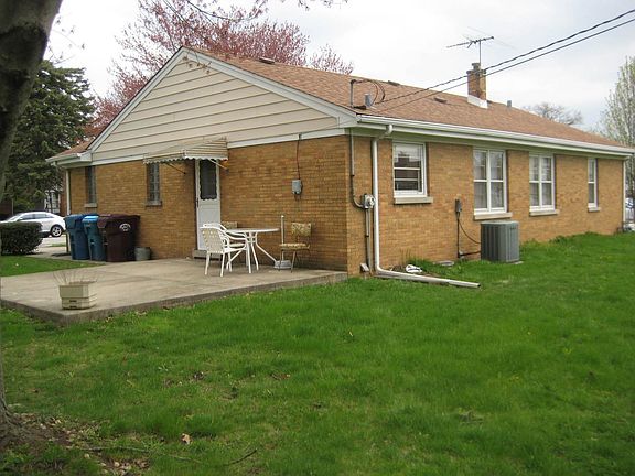2nd image of 218 W Memorial Dr