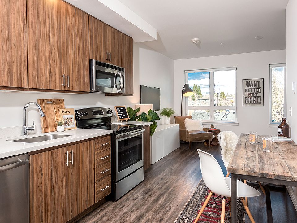 1st image of 4717 SE Hawthorne Blvd #308