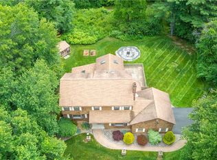 4 Windham Dr, Simsbury, CT 06070