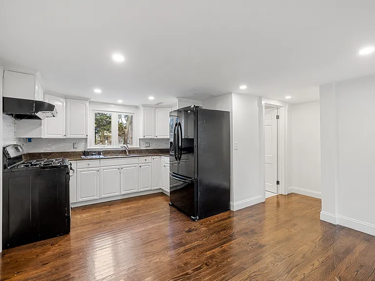 9 Glen Ave #A — Photo 2