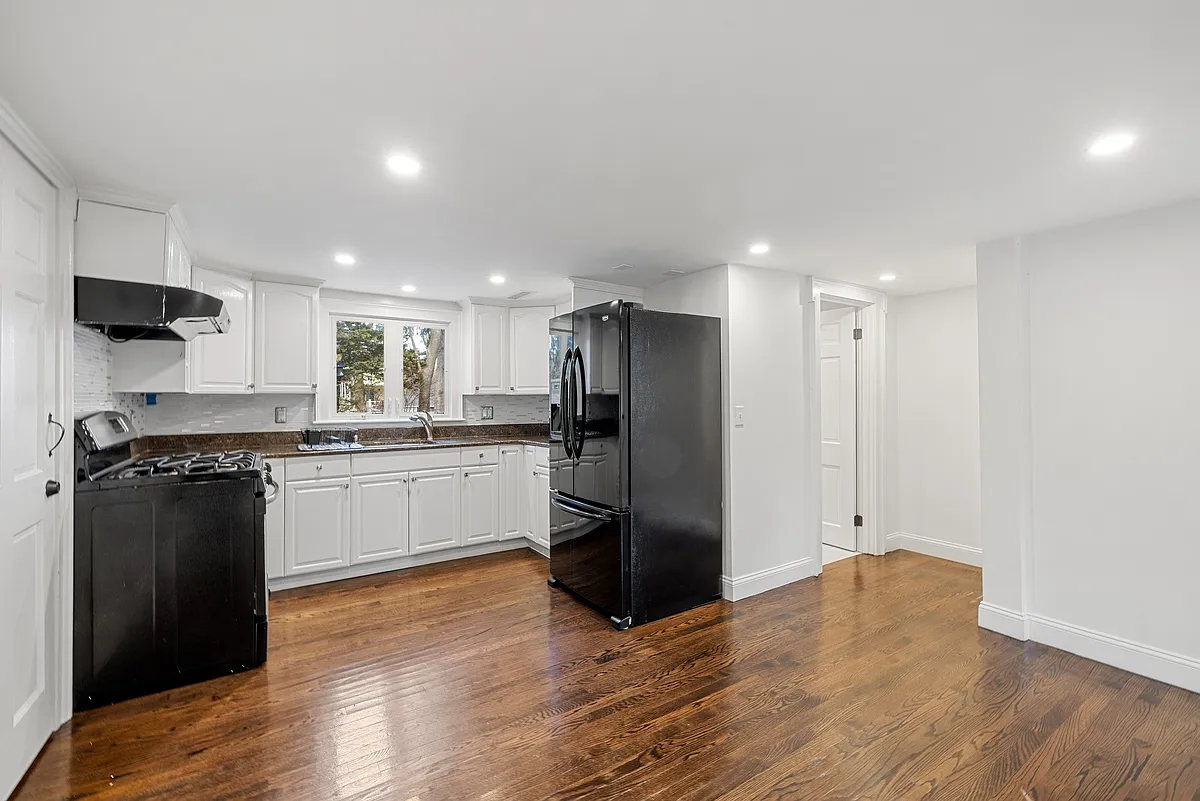 Building Photo - 9 Glen Ave #A