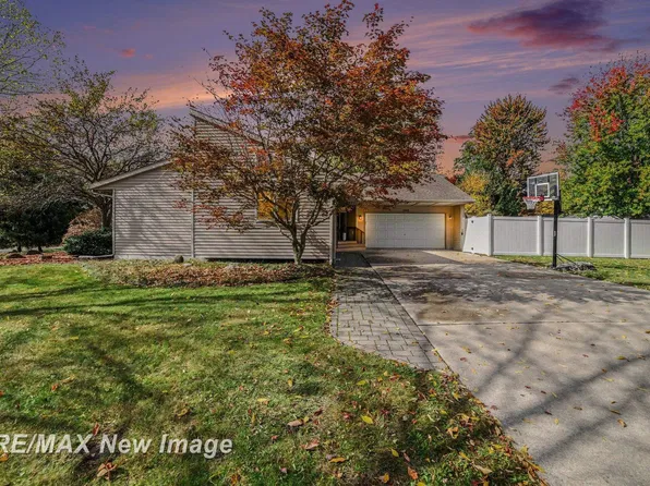 208 Sylvan Ln, Midland, MI 48640
