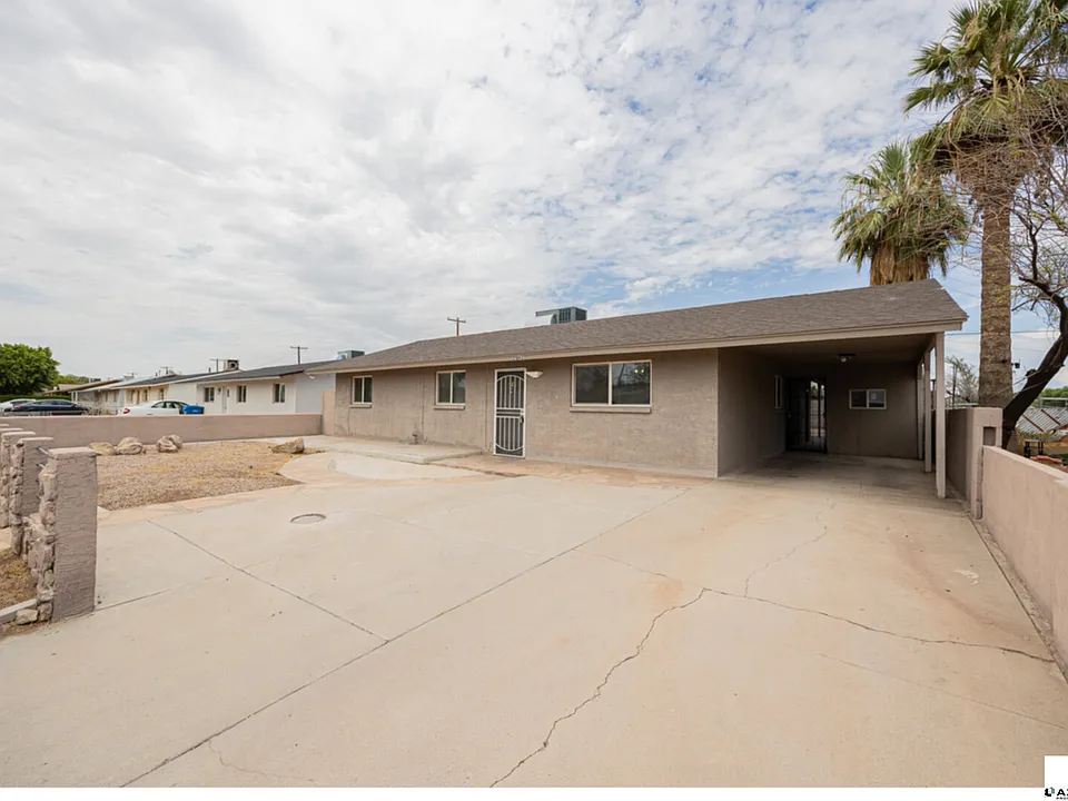 2062 E Nancy Ln