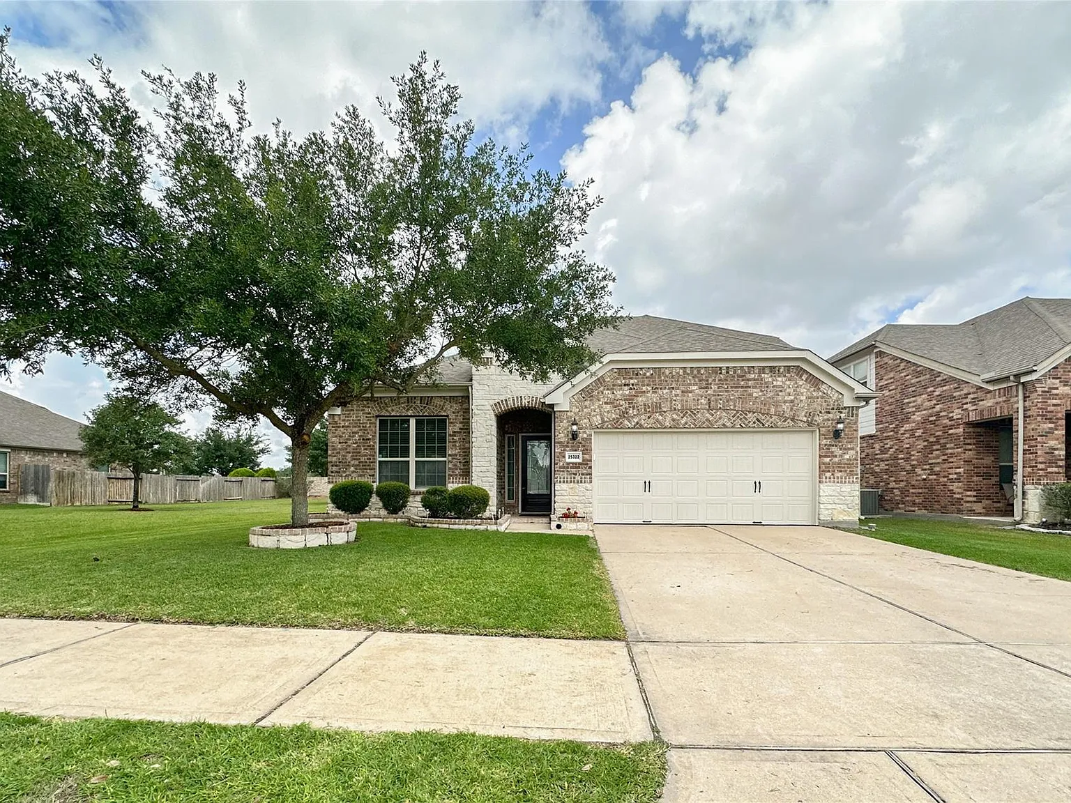 4 bed, 3.0 bath, 2564 sqft, $2,700 — Photo 4