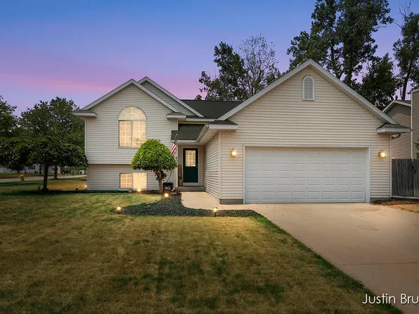 609 Avanti St NW, Grand Rapids, MI 49504