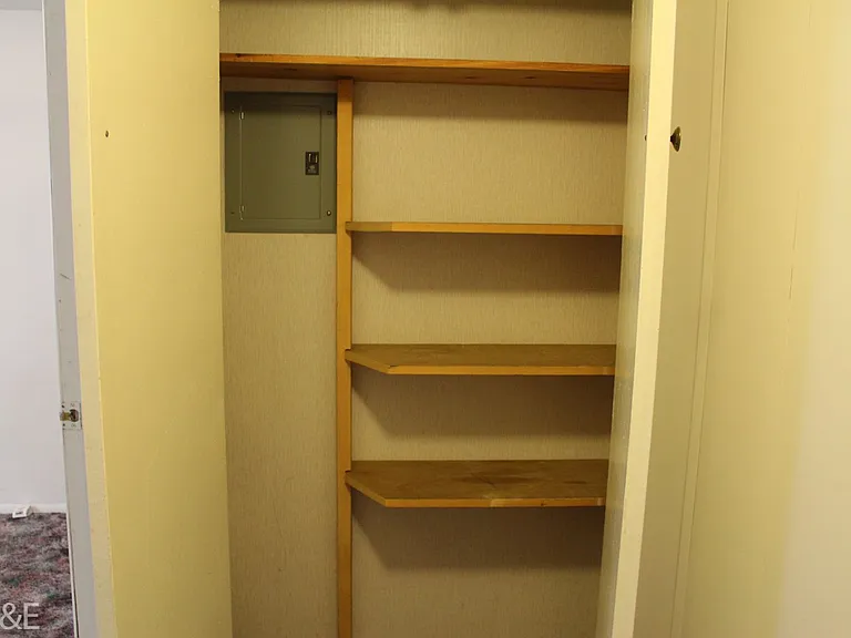 281 N 700 W — Photo 8