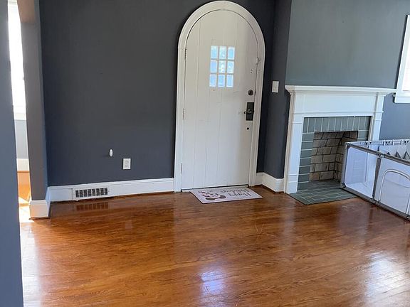 3rd image of 1818 N Main St