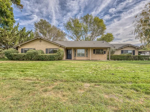 7505 Lovers Ln, Hollister, CA 95023