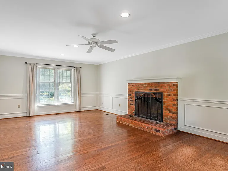 629 Lancaster St — Photo 12