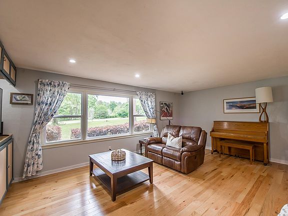 5th image of 3086 Waterford Dr