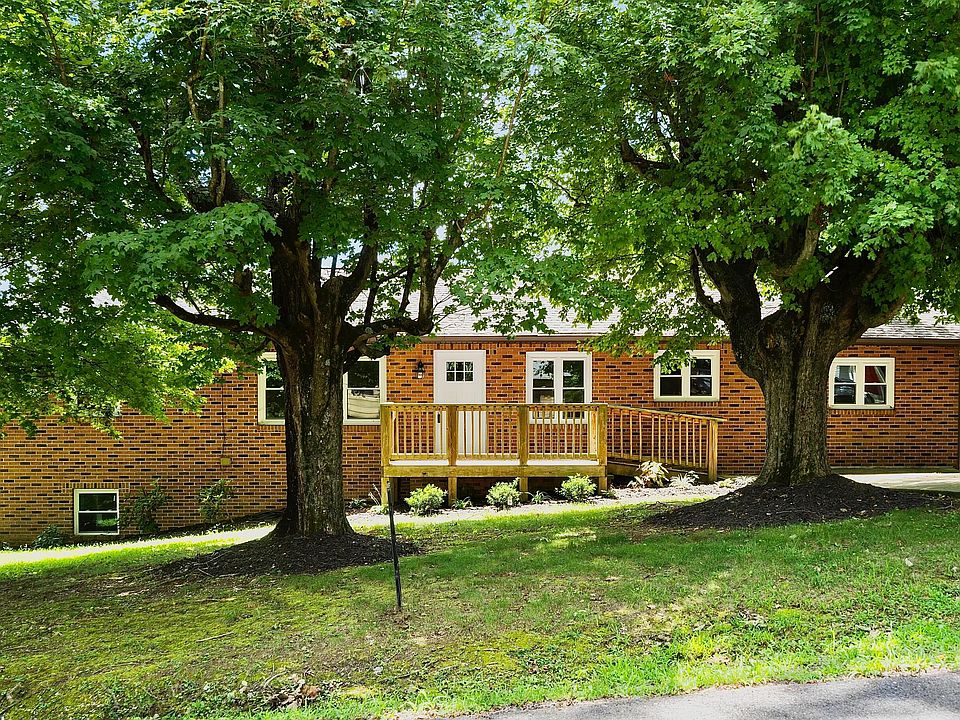 1st image of 231 Fairview Dr SE