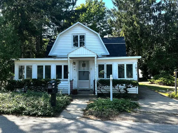 17357 Villa Park Ave, Spring Lake, MI 49456