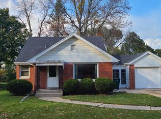 322 W Mall Rd, Glendale, WI 53217