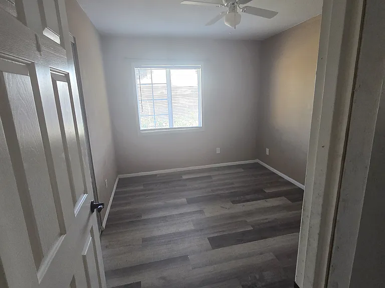 7827 W Amelia Ave — Photo 11