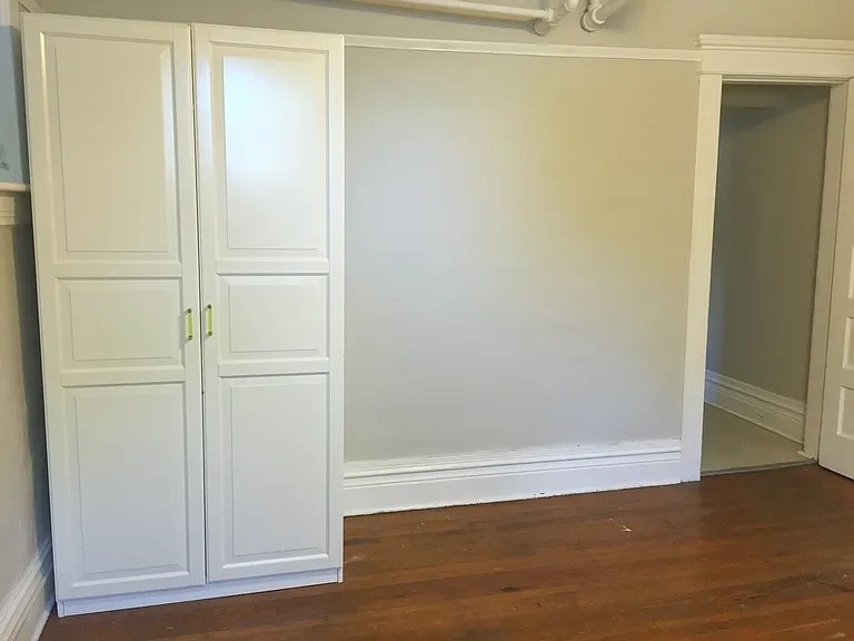 302 Malden Ave E — Photo 13