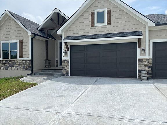 3rd image of 2616 NE Amanda Ln