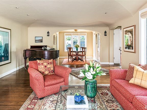 3rd image of 2814 W Park Dr E