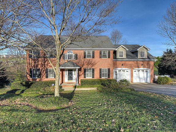 3rd image of 1229 Olde Oaks Dr