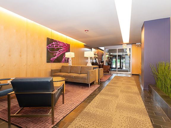 2nd image of 2020 N Lincoln Park W APT 5B