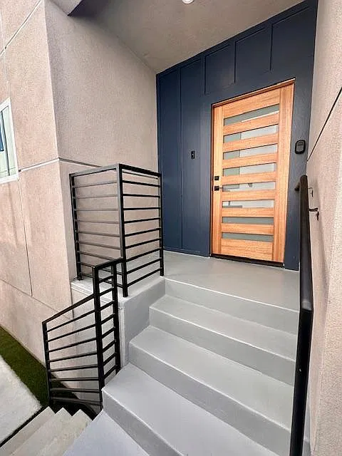 1831 S Redondo Blvd — Photo 4