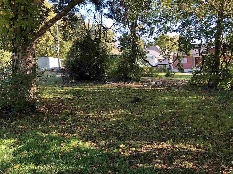2nd image of 405 Harpham St