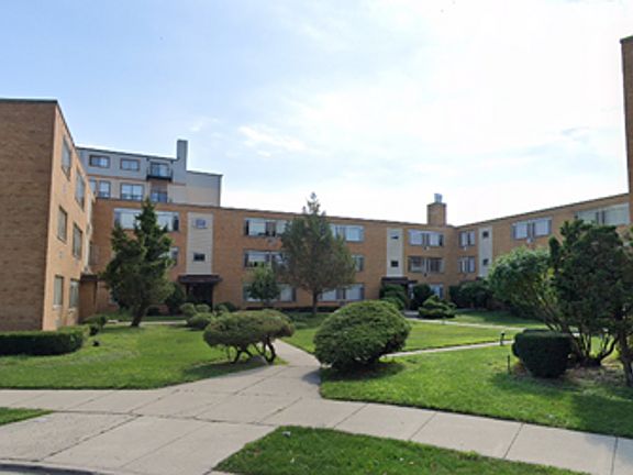 2nd image of 2515 W Jerome St #36
