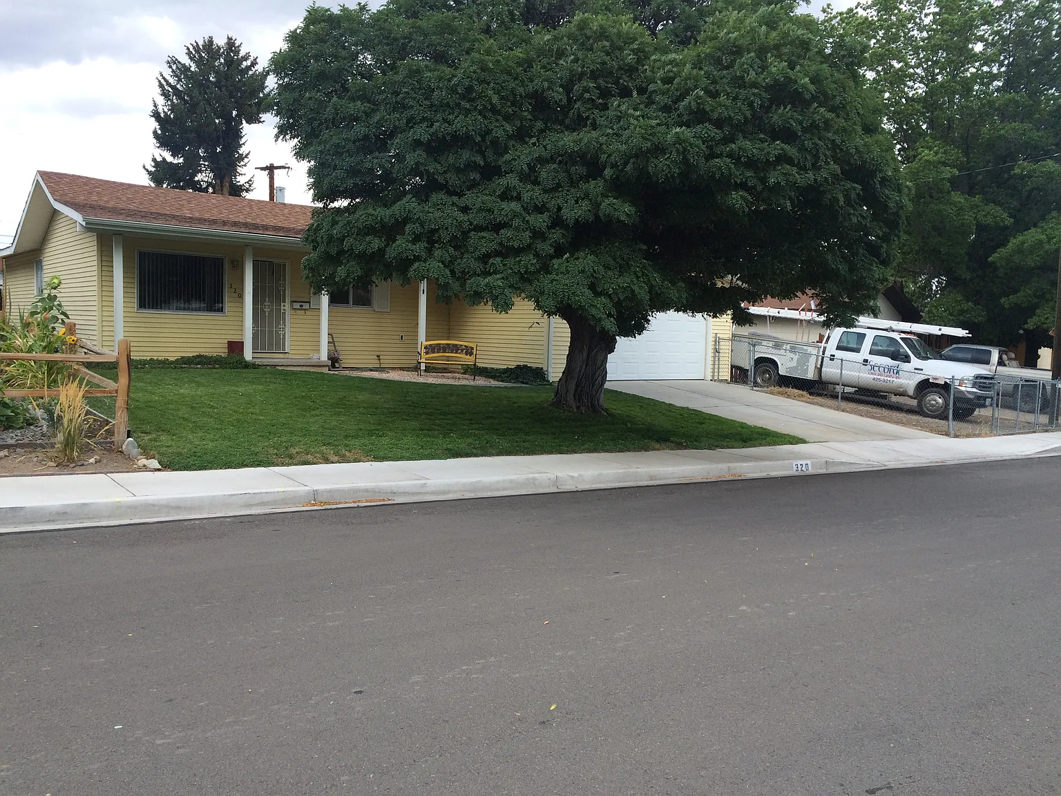 320 Devere Way photo 1