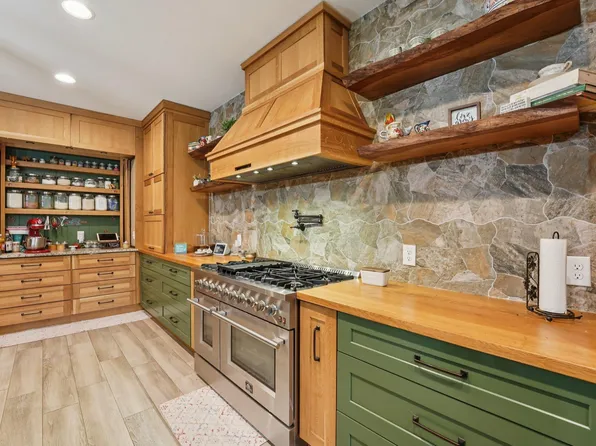 156 Three Creeks Dr, Bertram, TX 78605