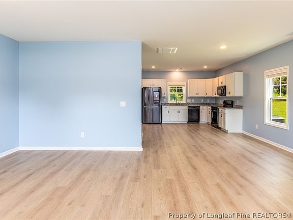 4th image of 252 Penfield Way