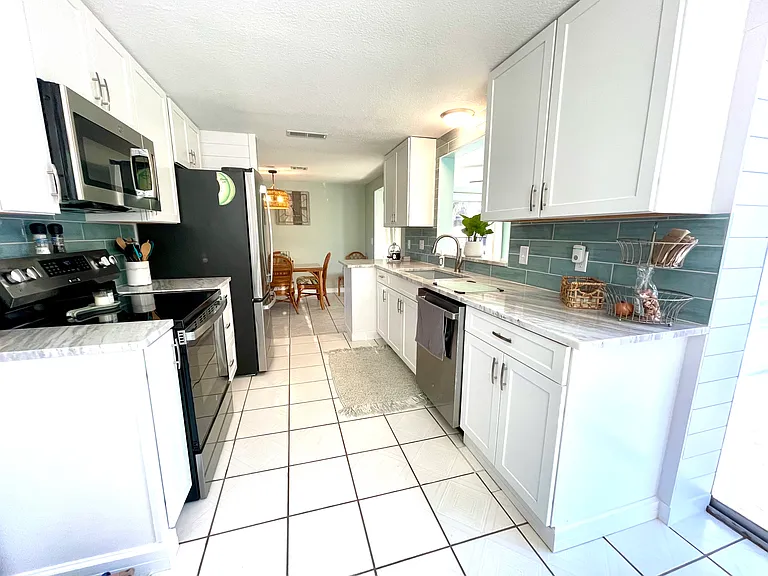 575 Randolph Rd — Photo 22