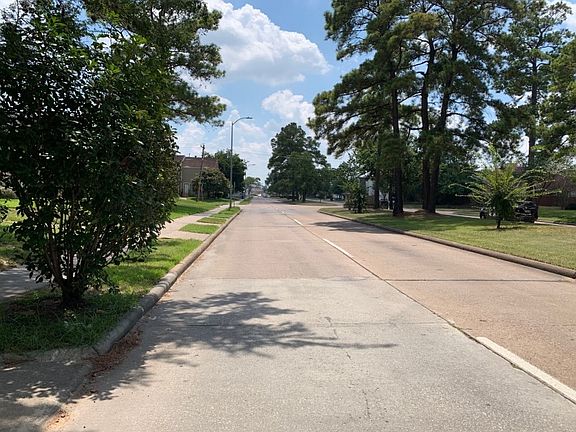 4th image of 7410 Antoine Dr