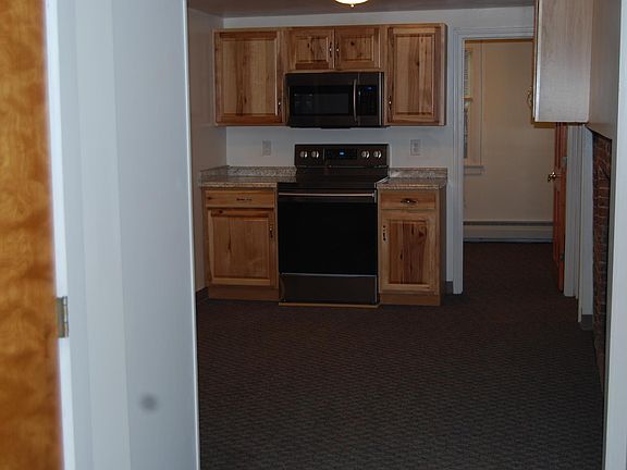 2nd image of 389 Nashua St