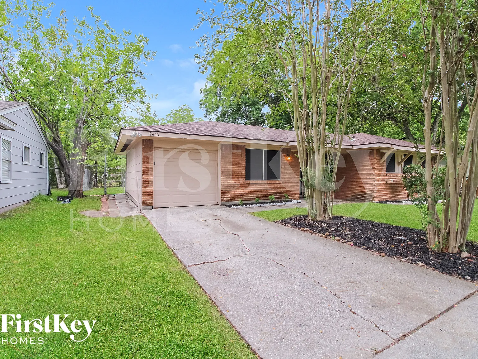 3 bed, 2.0 bath, 1456 sqft, $1,740 — Photo 2