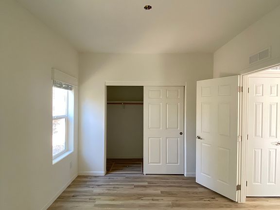 5th image of 430 Yosemite Dr
