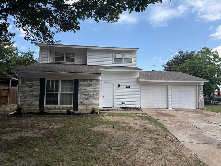 415 Stonehenge Dr — Photo 1
