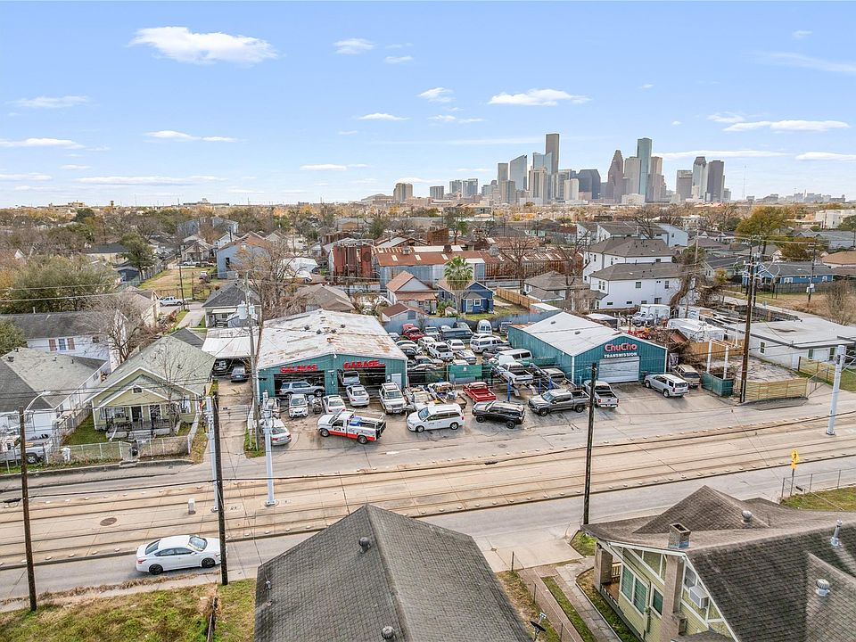1st image of 902 Boundary St