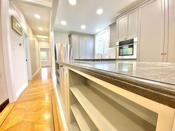 4th image of 327 W Portal Ave