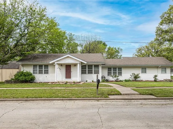 306 S 5th St, Neodesha, KS 66757