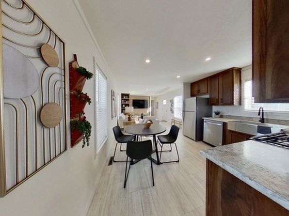 98 Newbury St #2B, Danvers, MA 01923