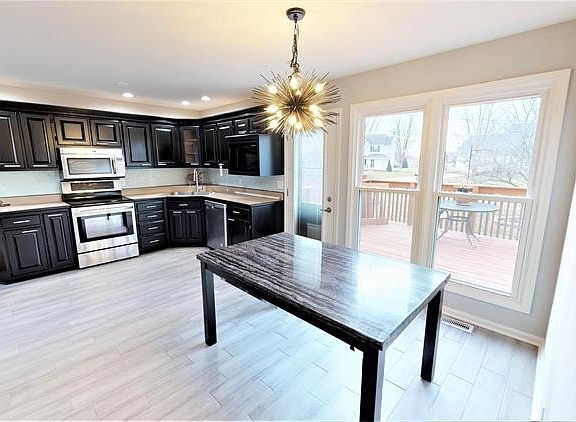 3rd image of 110 Whirlaway Cir