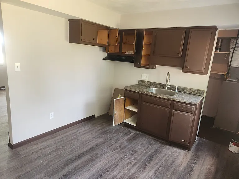 1128 W 24th St — Photo 3