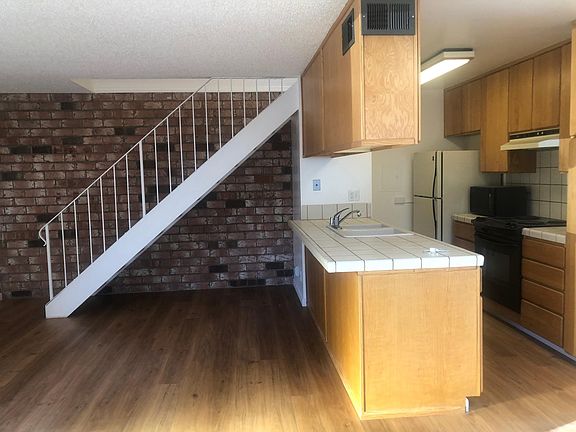 4th image of 5528 Spinnaker Dr APT 2