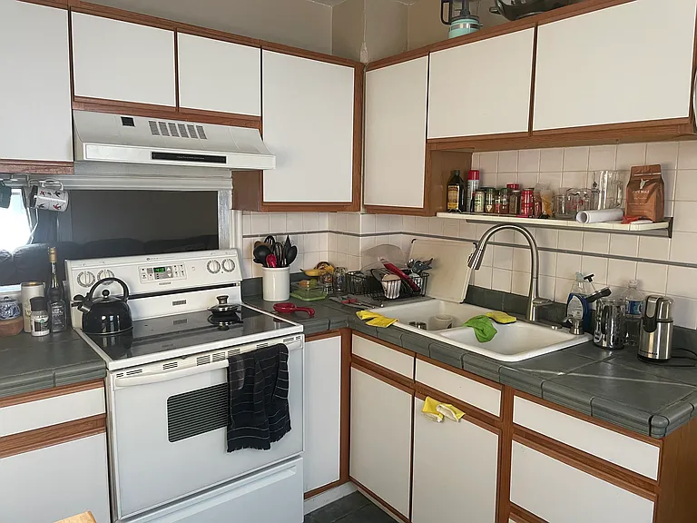 312 Custer Ave — Photo 2