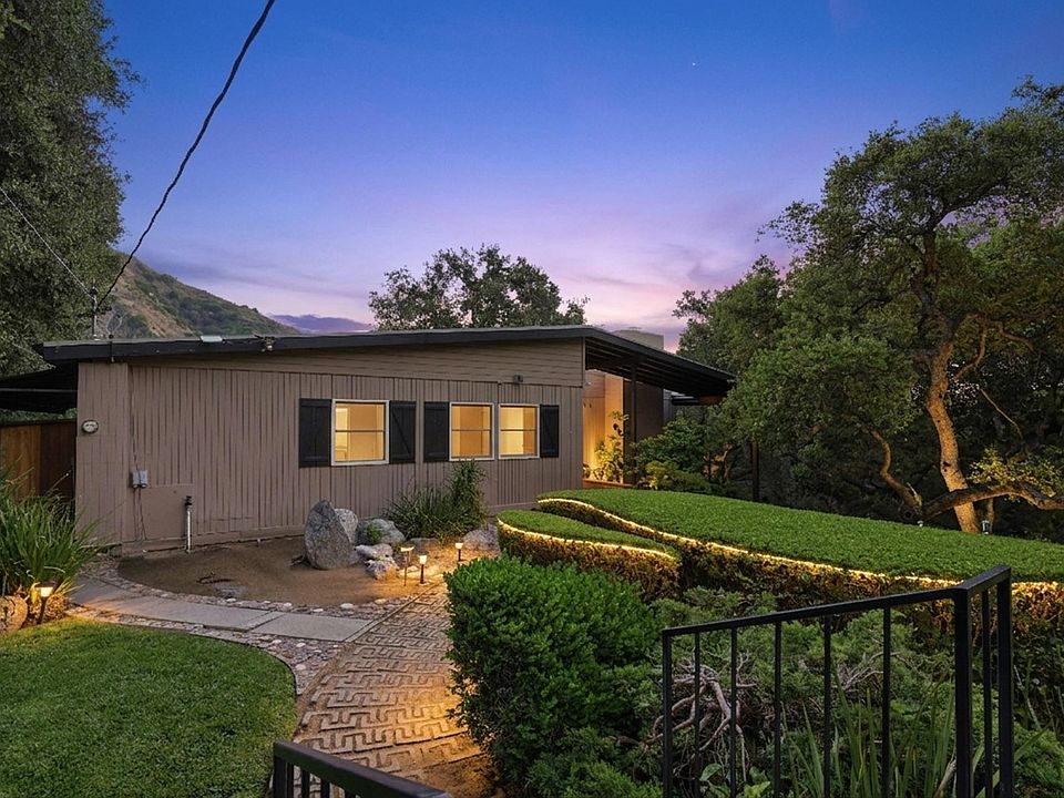 1st image of 828 Oakglade Dr